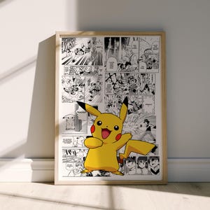 Puede incluir: Impresión enmarcada con Pikachu, el personaje amarillo de Pokémon, sobre un fondo de paneles de manga en blanco y negro. La impresión está en un marco de madera clara, que contrasta con el personaje colorido. La obra de arte es una pieza vibrante.