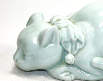 ヴィンテージ花柄陶器猫置物オーナメント 青と白の装飾品 高さ15cm