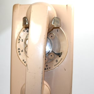 Vintage 1970&#39;s Rose Color Western Electric Bell Systems Rotary Wall Phone - Untested