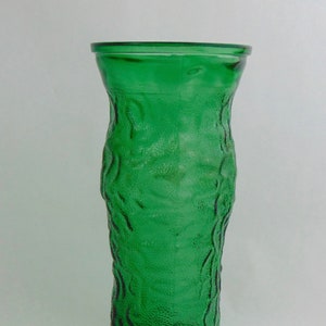 Elegante Grüne Glasvase von EO Brody (Ca. 1930's)