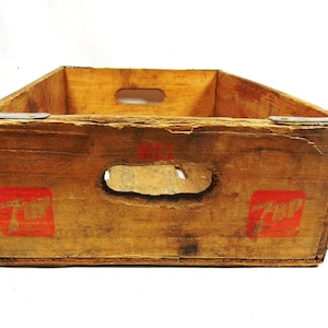 Retro 7 Up 16 0z. Botte Wood Shipping Crate (Ca. 1980&#39;s)