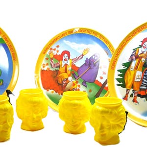 Vintage McDonald’s Lot – 4 Ronald McDonald 3D Cups + 3 Dinner Plates 1977