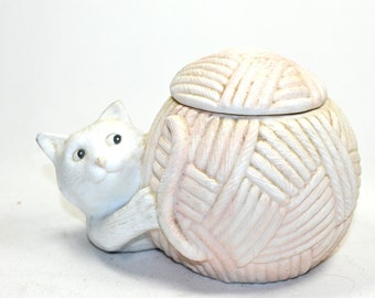 Vintage Kitty and Yarn Ball Trinket Dish - Cute Cat Decor for Cat Lovers