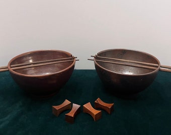 Set of 2 brown bronzy glazed stoneware pottery Ramen bowls with matching chopsticks , 4 chopstick rests - Japanese earthenware - rice bowls