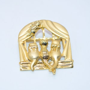 AJC Four Cats Sitting in a Window Gold Tone Vintage Pin Brooch