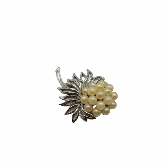 Crown Trifari Silver Tone Faux Pearl Flower Mid C… - image 3