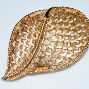 Vintage CROWN TRIFARI Gold Tone Abstract Modern Openwork Leaf Brooch Pin