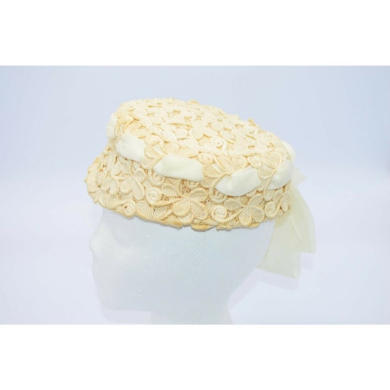 1950s Beige Embroidered Crocheted Fascinator Lady'