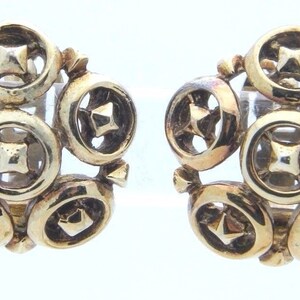 Vintage RARE CROWN TRIFARI Gold Tone Open Work Clip Earrings