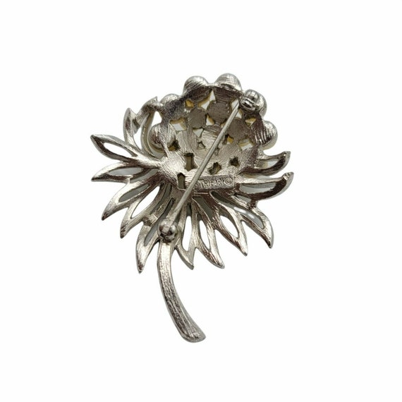 Crown Trifari Silver Tone Faux Pearl Flower Mid C… - image 4