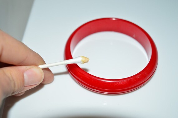 VTG True Cherry Red BAKELITE TESTED Carved Bangle… - image 5