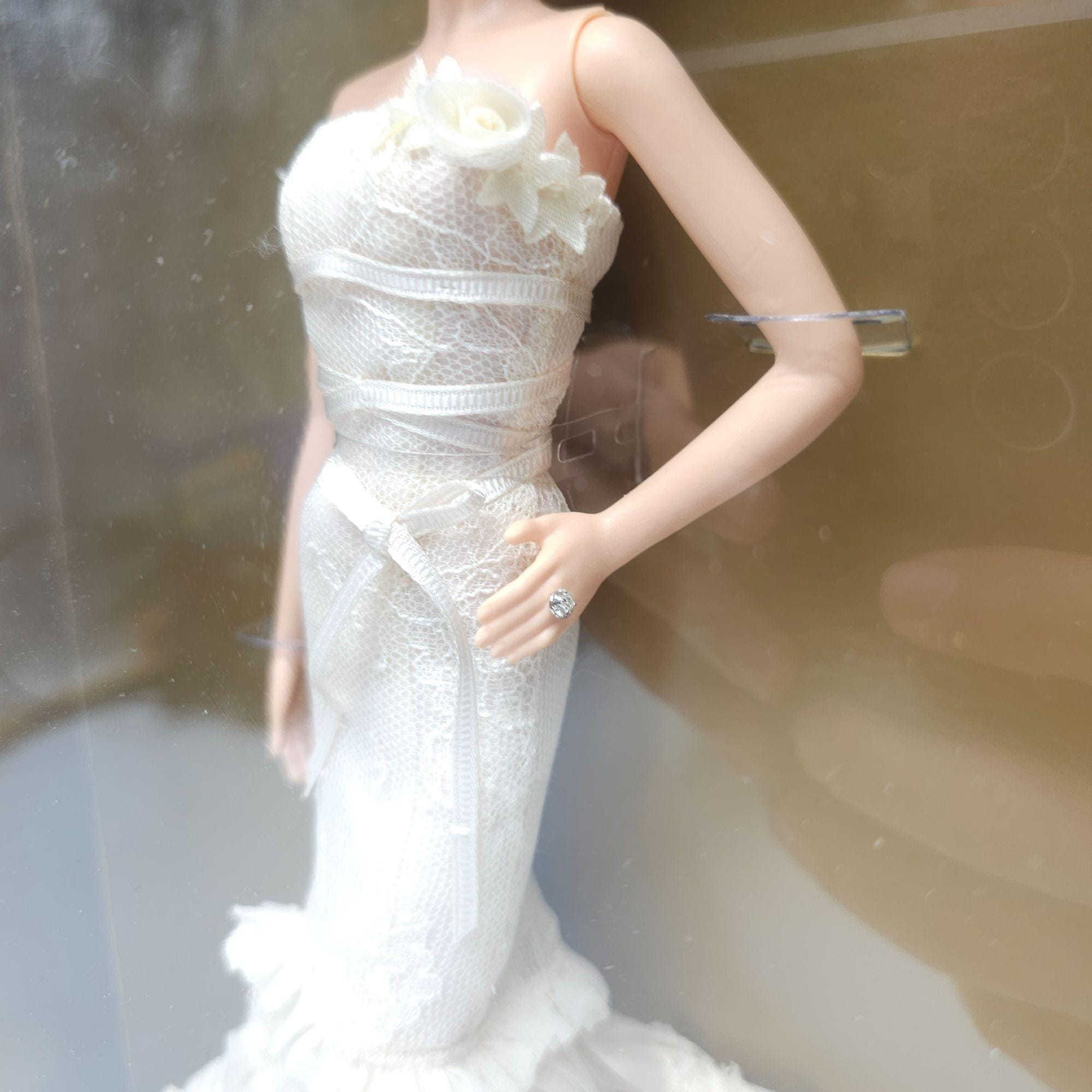 Vera Wang Bride Barbie Doll the Romanticist Gold Label