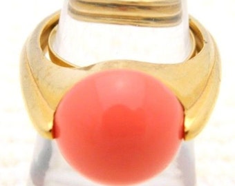 Vintage CROWN TRIFARI Gold Tone Art Deco Style Faux Coral Lucite Ring