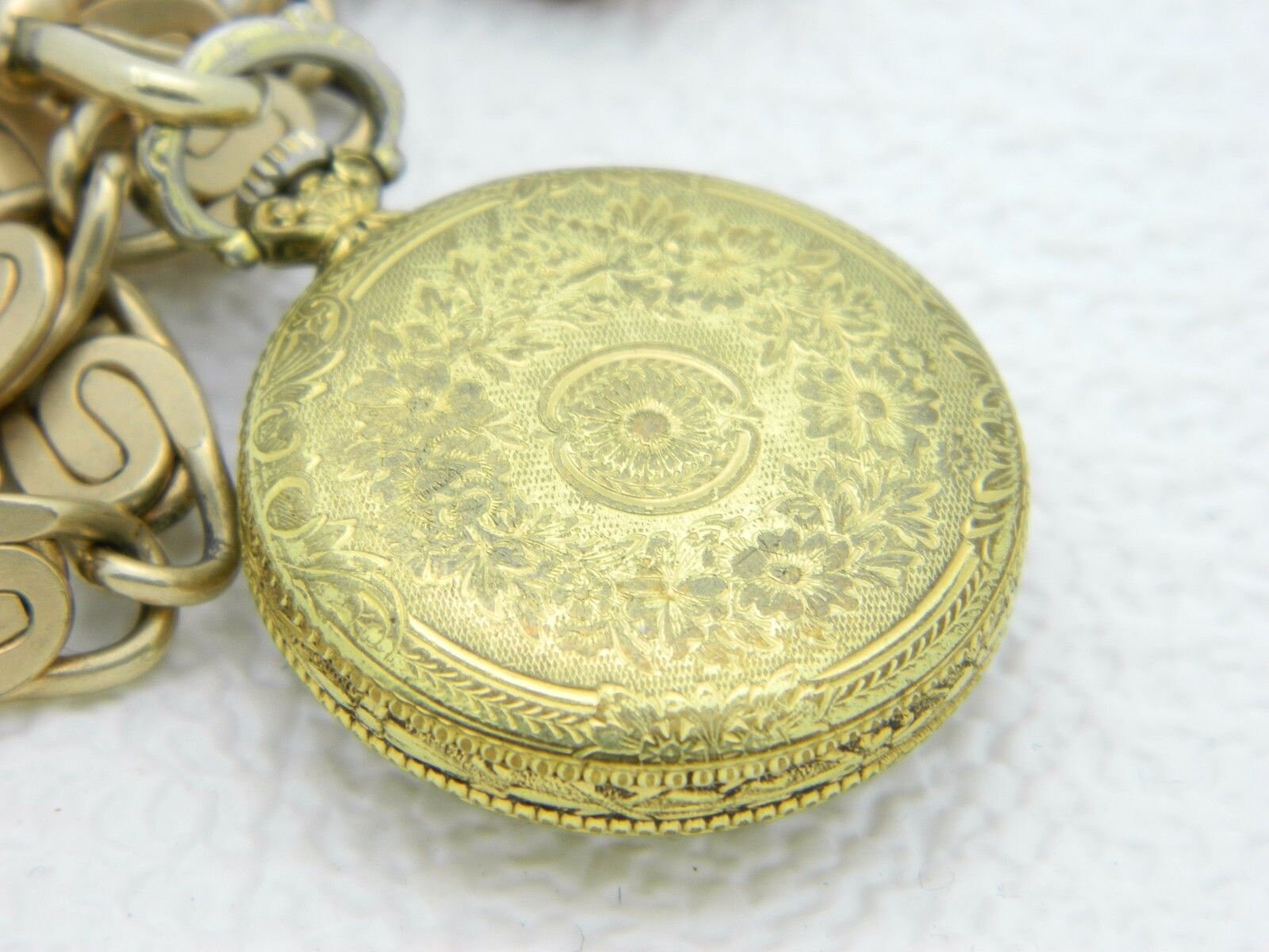 Vintage Cardow Art Nouveau Style Winding Swiss Made 17 Jewel Pocket Watch FOB Vintage Swiss Made 17 Jewel Sharon Pocket Watch- Parts  main image 3