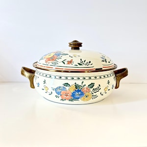 Vintage M. Kamenstein Enamelware 10" Casserole Pot 1983, Cottagecore Floral Harvest Pattern with Brass Handles