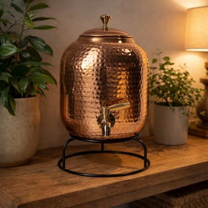 Distributore d'acqua ayurvedico in rame con supporto – 5L-16L