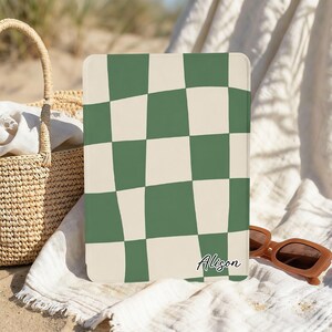 Funda Kindle Green Wave Plaid, cubierta magnética desmontable para Kindle con correa de mano, para Kindle de 12.ª/11.ª/10.ª generación y Paperwhite de 12.ª/11.ª/10.ª/7.ª generación.