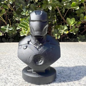 Estatua de Iron Man de obsidiana / Figura de Iron Man de cristal tallada a mano, coleccionable de superhéroe de Marvel, cristal de energía curativa para decoración del hogar imagen 10