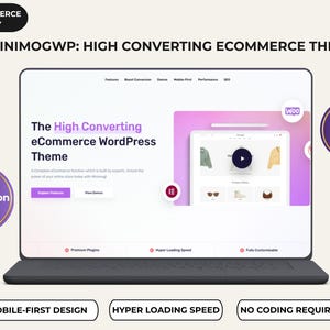 Könnte beinhalten: Ein Laptop-Bildschirm zeigt die MinimogWP E-Commerce WordPress-Theme-Website. Die Benutzeroberfläche enthält Text, ein Produktdemo-Fenster und Schaltflächen. Beschriftungen umfassen WooCommerce Ready, 70+ Demos, Free Installation Guide, Mobile-First Design, Hyper Loading Speed und No Coding Required.