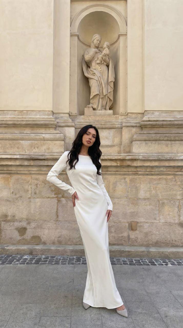 Minimalist White Maxi Dress