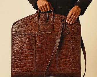 Personalized Crocodile Embossed Leather Garment Bag – Brown Travel Suit Carrier, Groomsmen Gift