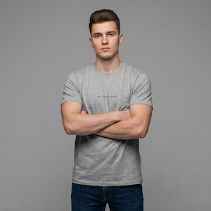ミニマルな引用句Tシャツ｜辛口な皮肉テキストグラフィックTシャツ