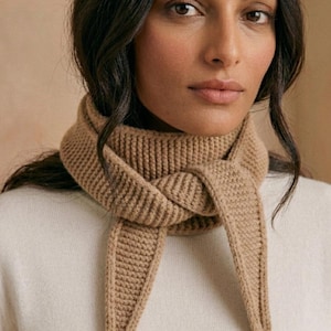 Sophie Scarf Beginner Triangle Scarf Knitting Pattern, Garter Stitch, Modern Minimalist (PDF Download) English & German PDF