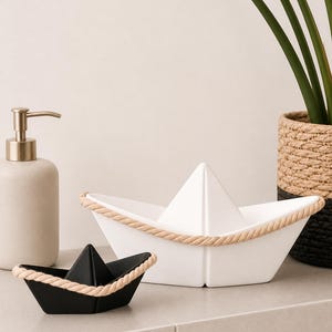 NAMI – Minimalistisches Origami Boot | Skandi Deko Schiff | Moderne Tischdeko | Wohnaccessoire bild 1