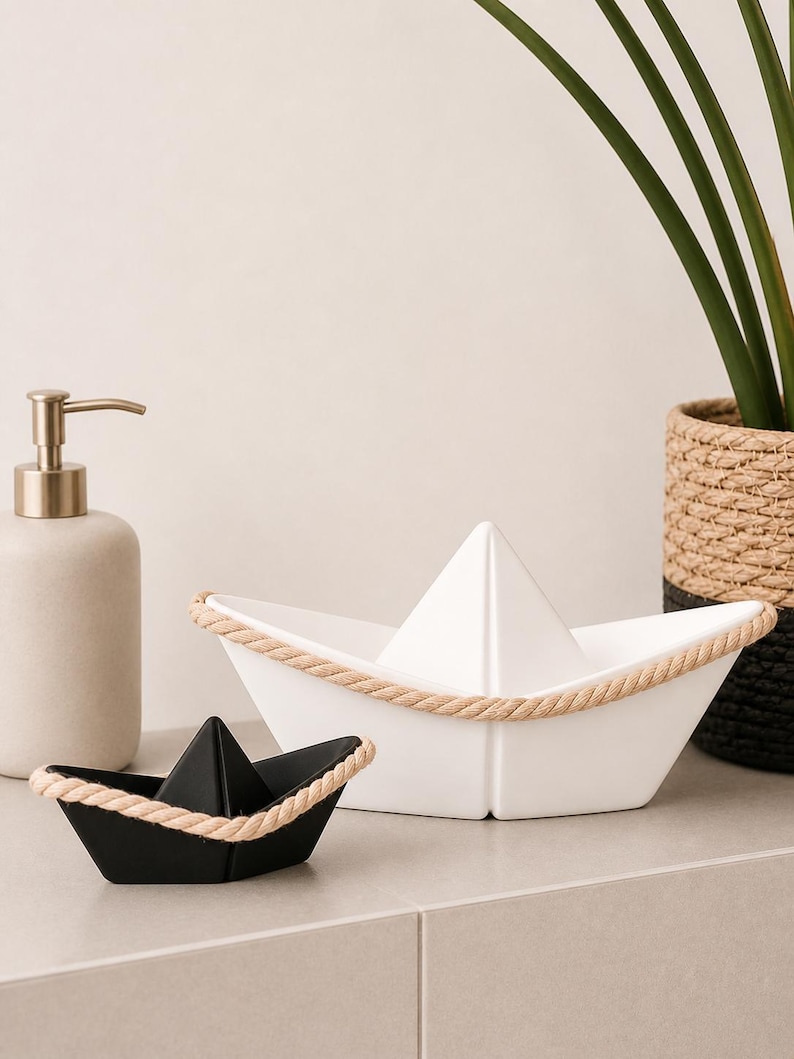 NAMI – Minimalistisches Origami Boot | Skandi Deko Schiff | Moderne Tischdeko | Wohnaccessoire bild 1
