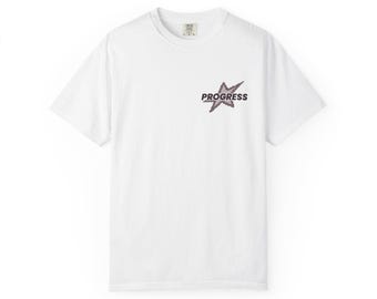 完璧よりも進歩をTシャツ | ガーメントダイ加工のヴィンテージタイポグラフィ