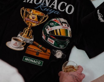 モナコ・レーシングヘルメットトロフィーグラフィックTシャツ｜ヴィンテージグランプリアイコン