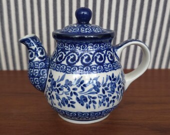 ボレスワヴィエツ ポーランド陶器ティーポット – 手描きブルーストーンウェア – ポーランド製 / コバルトブルーの花柄陶器 / お茶好きへのギフト