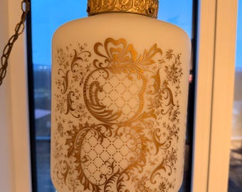 Vintage vintage hanglamp uit het midden van de eeuw Hollywood Regency. Halverwege de eeuw vintage Franse opaline hanglamp goud verguld melkglas bronzen accenten