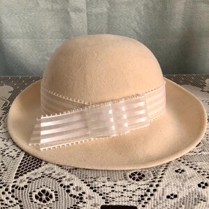 Vintage Cream Felt Cloche Hat with Braided Trim and Bow Vintage 1950s Straw Hat Cloche With Bow and Net Trim - Etsy main image 3