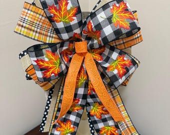 Lazo de hoja de arce otoñal hecho a mano / Corona decorativa de cuadros escoceses para otoño