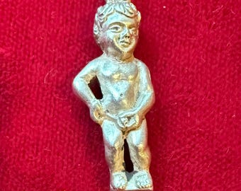 Vintage Brüsseler Sterling Silber Charm Anhänger, Manneken Pis Brunnenstatue aus Brüssel, Belgien