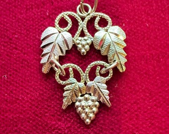 Black Hills Anhänger 10k Gold Tri-Color Traubenblätter