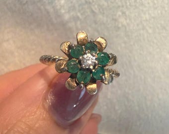 Gold Ton Sterling Silber Ring mit Grünen Edelsteinen und klarem Stein Mitte, Smaragd Diamant Look ohne den Preis!