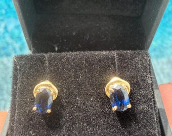 Vintage 14k Gold Ohrstecker, tiefblaue Edelstein Topas oder Saphir ?
