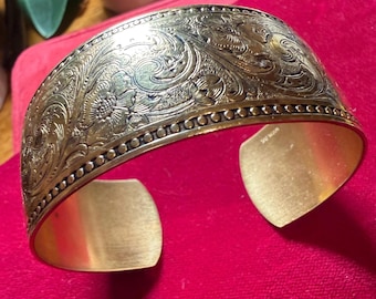 Antikes geätztes Gold gefülltes Manschetten-Armband, signiert von Walter E. Hayward, Jugendstil