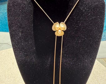 Vintage 36-Zoll-Lariat-Halskette von Star NY, Sliding Faux Pearl Flower Clover Station