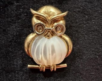 Designer Bibigi 18k Gold Diamond Owl Pin, Carved Mother of Pearl Jelly Belly, Vintage