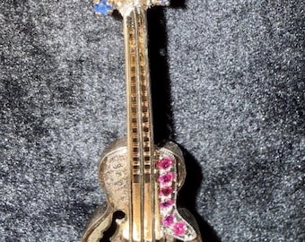 14k Gold Gitarren Pin Brosche Saphire Rubine / Gitarren Anhänger, Musikliebhaber edlen Schmuck