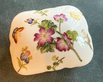 Vintage Andrea by Sadek bloemen en vlindersnuisterijdoosje, porselein