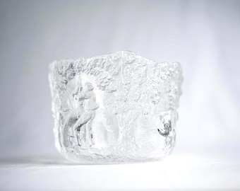 Bol de cristal vintage de los años 60 – 14 cm (5,5 pulgadas) Kosta Boda Rhapsody - Jarrón con relieve de bailarines suecos de Hardanger – El bol nupcial de Kjel Engman