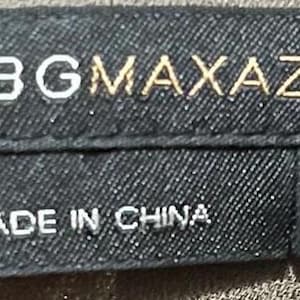 Elegant BCBG Max Azria Sidenklänning med Haltermönster, Plisserad Brun Midiklänning, Storlek 8, Böljande Aftonklänning bild 8