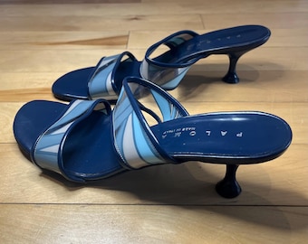 Paloma Tillverkad i Italien Blå Klackskor med Rem, Storlek 7,5 Vintage Y2K-Slippers i Kattenklack med Minimalistiska Designer-Slippers