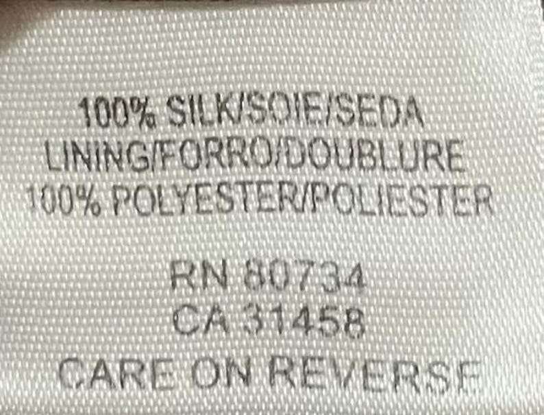 Elegant BCBG Max Azria Sidenklänning med Haltermönster, Plisserad Brun Midiklänning, Storlek 8, Böljande Aftonklänning bild 9