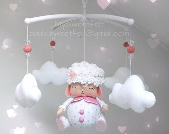 Baby sheep crib mobile / baby sheep felt mobile / baby lamb mobile / crib felt mobile / sheep mobile / nursery mobile /  musical crib mobile