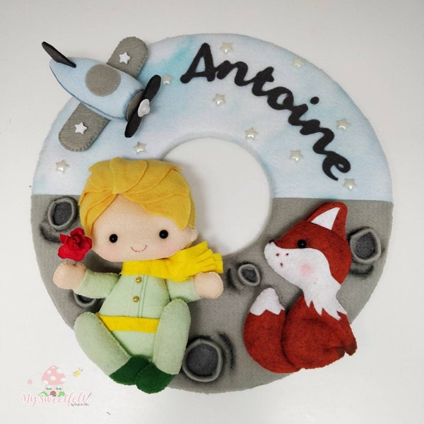 Door hanger inspired in The Little Prince of Antoine de Saint-Exupéry, nursery décoration, felt wreath, wall decor, baby's name decorations